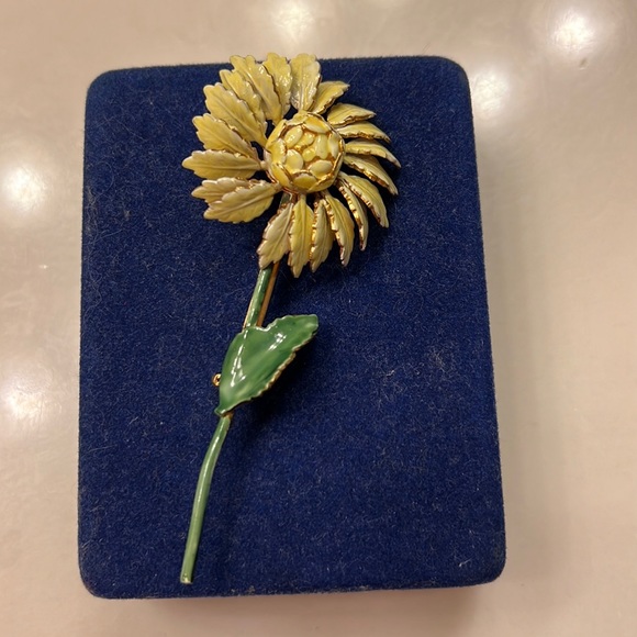 Sandor Co Flower Broach